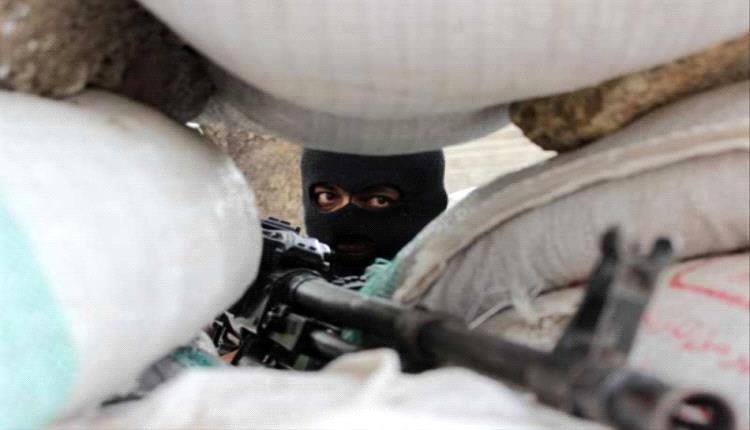 قناص حوثي يصيب مدنيًا في عمران وسط تصاعد الانتهاكات