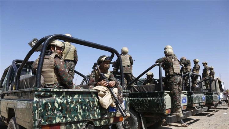 جماعة الحوثي تشرد أكثر من 10 آلاف عامل في الحديدة