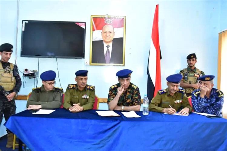 مدير عام الشرطة بتعز يرأس اجتماعاً استثنائياً للقيادات الأمنية لمناقشة المستجدات وتفعيل قانون الطوارئ