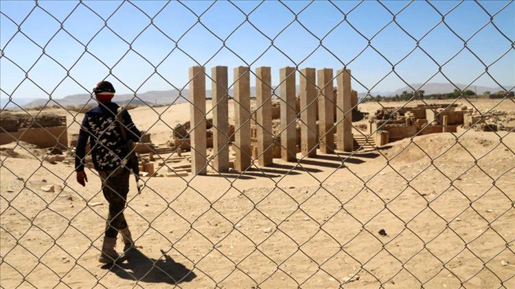 معبد أوام... نقش أثري يتحوّل إلى متكأ للقات