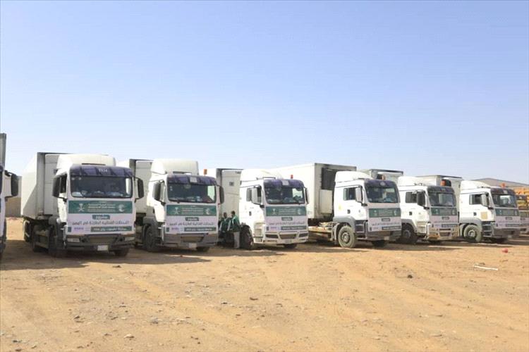وصول 20 شاحنة إغاثية مقدمة من مركز الملك سلمان للإغاثة إلى مديرية العبر بحضرموت