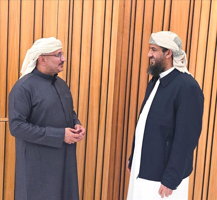 المحرّمي وطارق صالح يناقشان مستجدات الأوضاع ويؤكدان أهمية تعزيز التنسيق المشترك