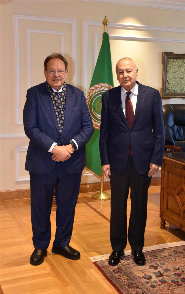 الرئيس الأسبق علي ناصر محمد يلتقي بالأمين العام لجامعة الدول العربية