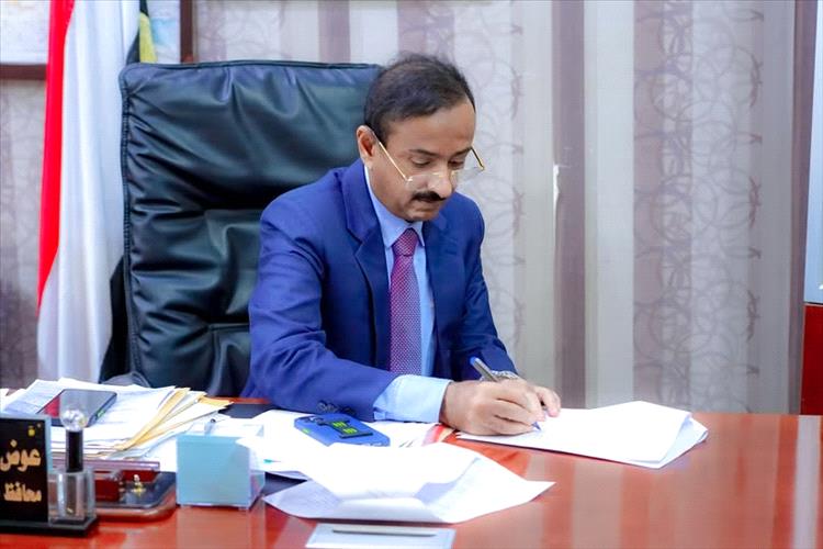 محافظ شبوة يوجّه كافة الوحدات الأمنية والعسكرية بمنع مرور أي منهوبات واتخاذ الإجراءات اللازمة