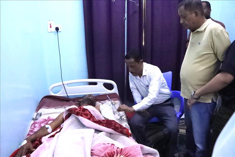 الدكتور العمودي يتفقد الجرحى بهيئة مستشفى سيئون و مستشفى بن زيلع الحديث