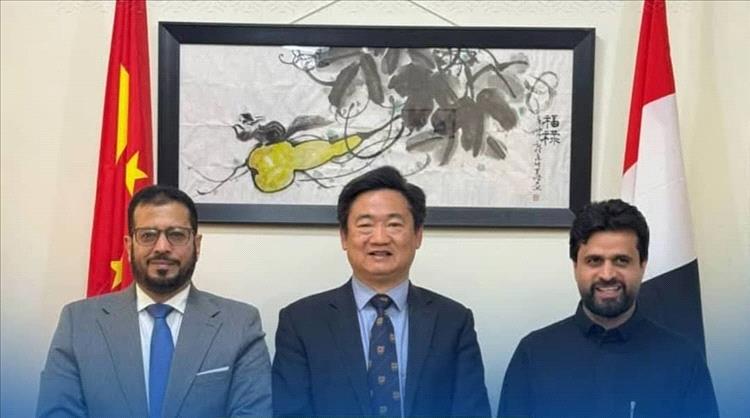 المدير التنفيذي لمؤسسة صِلة للتنمية يزور سفارة جمهورية الصين الشعبية لدى اليمن ويبحث آفاق التعاون التنموي