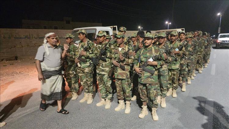 كتيبة من اللواء الثامن تصل مدينة عتق للمشاركة في تعزيز الأمن والاستقرار