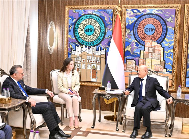 رئيس مجلس القيادة يستقبل كبير مستشاري الرئيس الاميركي