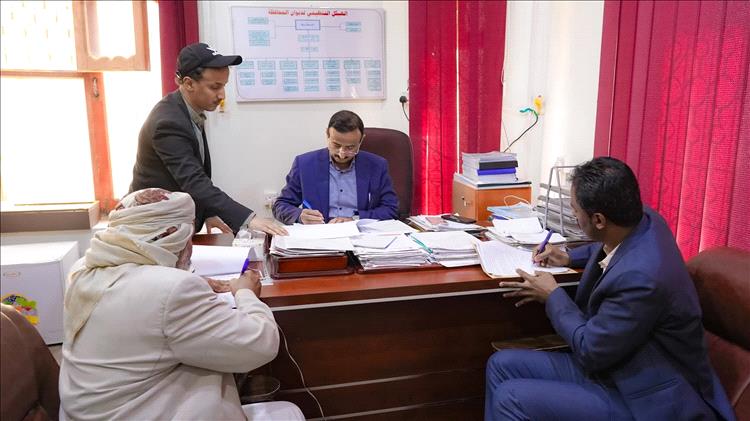 محافظ شبوة يصادق على عقد تنفيذ مشروع تأهيل المدخل الغربي لمدينة عتق – المرحلة الثالثة