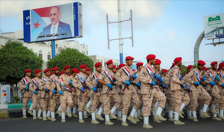 قوات درع الوطن تتسلم معسكرات المجلس الانتقالي الجنوبي في عدن