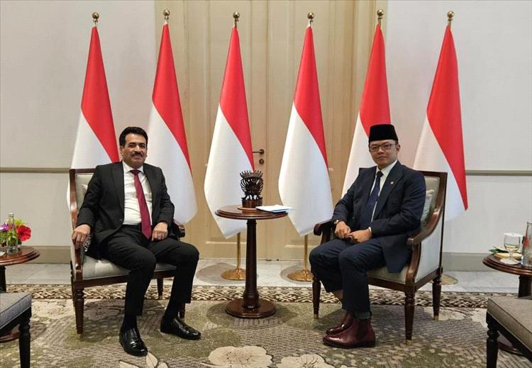 السفير بلفقيه يبحث مع وزير الخارجية الإندونيسي تعزيز العلاقات الثنائية