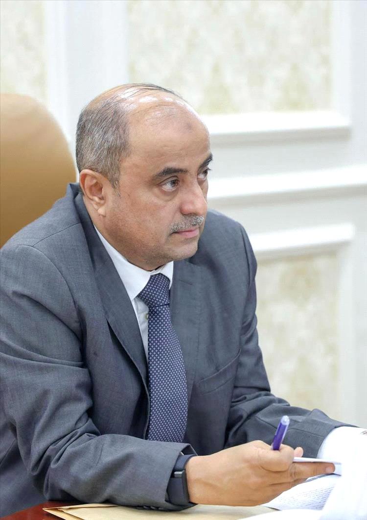 رئيس الوزراء سالم بن بريك يؤكد عزم الحكومة إنفاذ القرارات السيادية وترسيخ سلطة الدولة