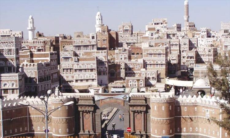 حريق يلتهم مصنعًا للمواد الغذائية الخفيفة شمال صنعاء ويتسبب بخسائر مادية كبيرة