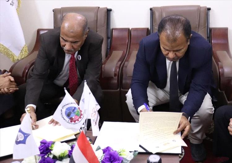 توقيع اتفاقية شراكة بين كلية العلوم الإدارية وغرفة تجارة وصناعة وادي حضرموت