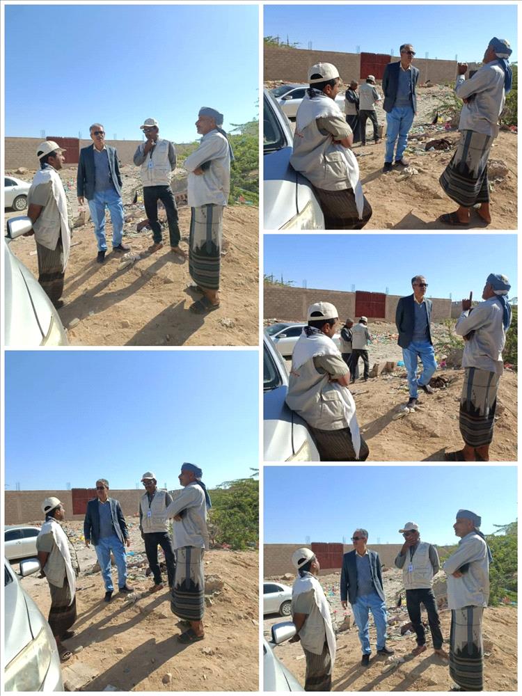 مدير عام مديرية عتق يلتقي فريق الحصر الميداني لمسح ميزانية الأسرة