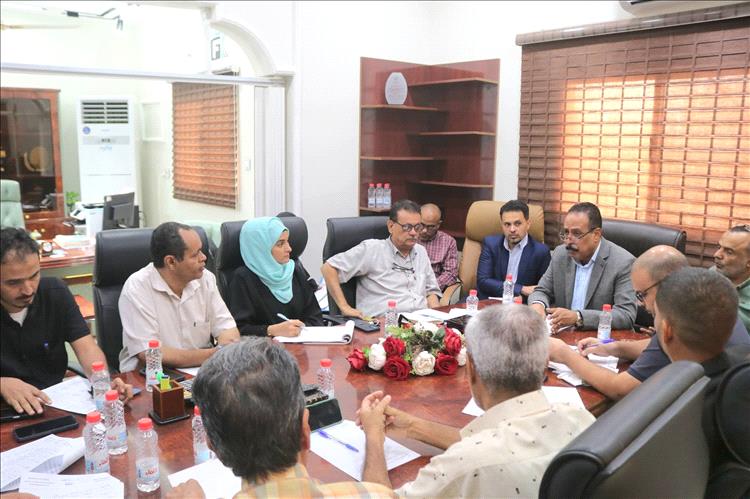 العقربي يعقد أول اجتماع استثنائي لقيادة صندوق صيانة الطرق والجسور لعام 2026 ويشدد على الانضباط المؤسسي