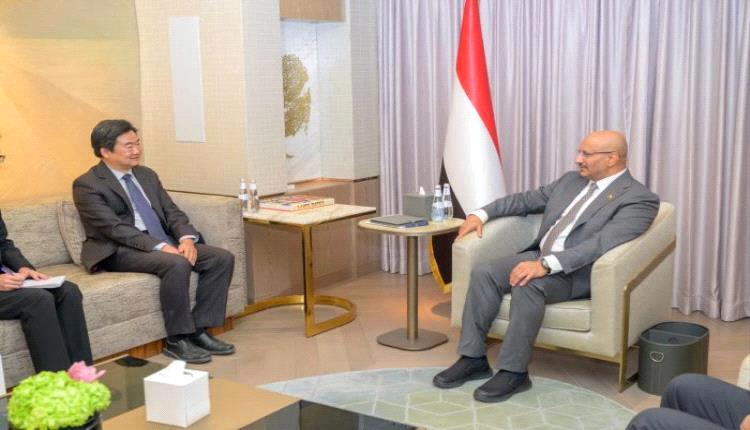طارق صالح يؤكد للسفير الصيني أن السلام في اليمن يبدأ بخطوات عملية من الحديدة