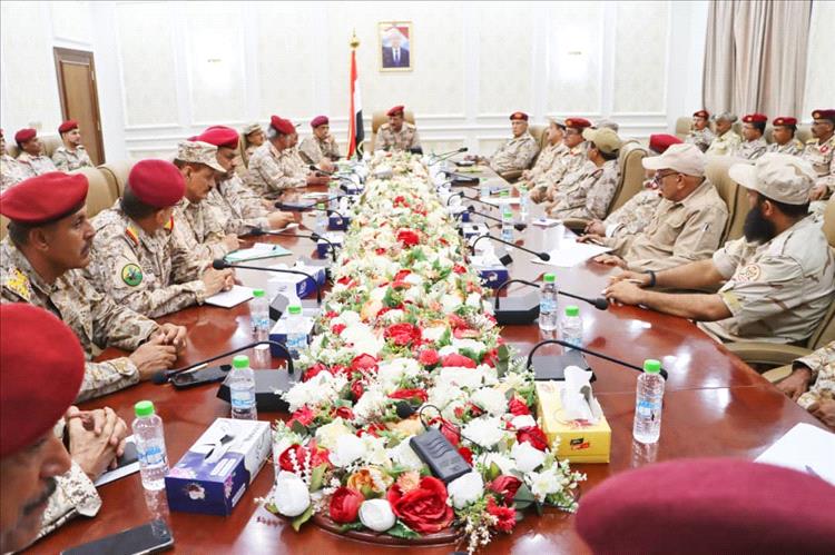 لقاء عسكري تشاوري في عدن يناقش الترتيبات الأولية لعمل اللجنة العسكرية وتهيئة استلام المعسكرات