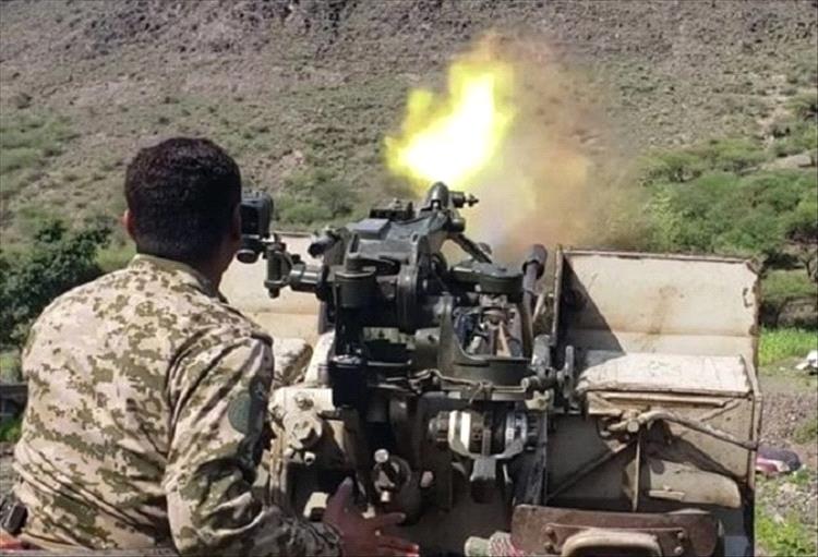 اشتباكات عنيفة بين الجيش ومليشيا الحوثي في جبهة مقبنة غرب تعز