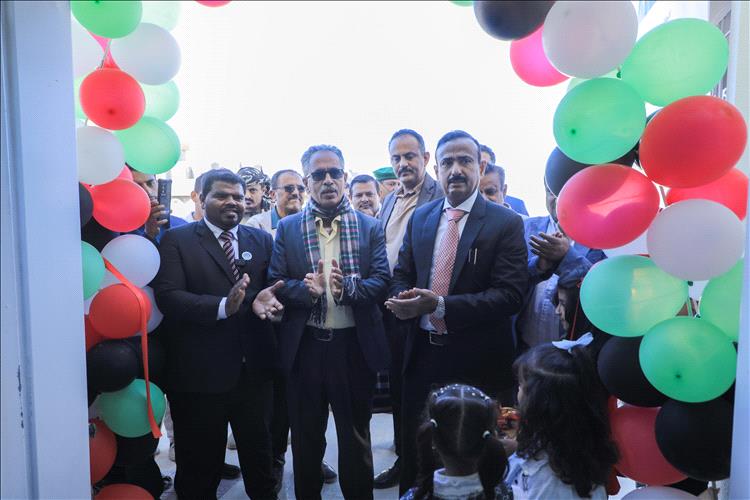 بتمويل كويتي .. محافظ شبوة يفتتح مركز عبدالكريم البابطين الصحي بمدينة عتق