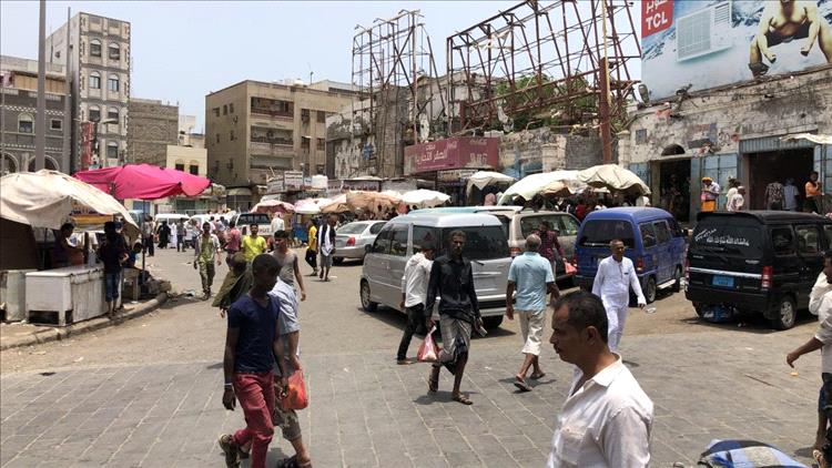 حراك رئاسي يمني لضبط الاستقرار جنوباً وكبح تهديد الحوثيين شمالاً