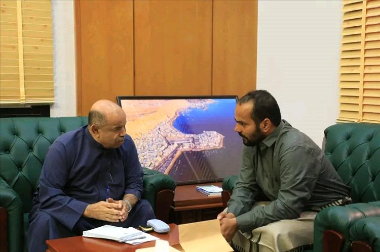 محافظ حضرموت يطلع على الإجراءات المتبعة لتأمين مطار الريان وجهود استعادة المعدات التابعة له