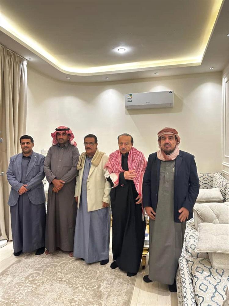 الفريق ناصر منصور يستقبل عددًا من الشخصيات السياسية