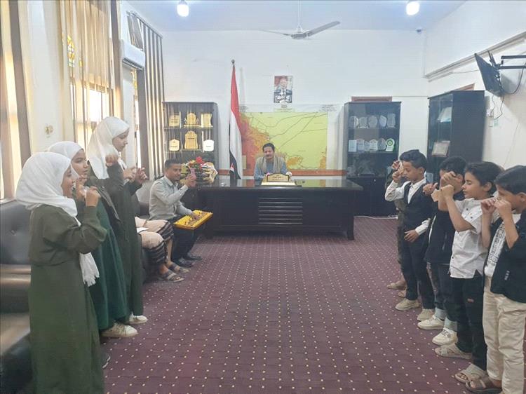 نائب وزير التربية يلتقي الطلبة الملتحقين ببرنامج تدريب الحساب الذهني بمأرب