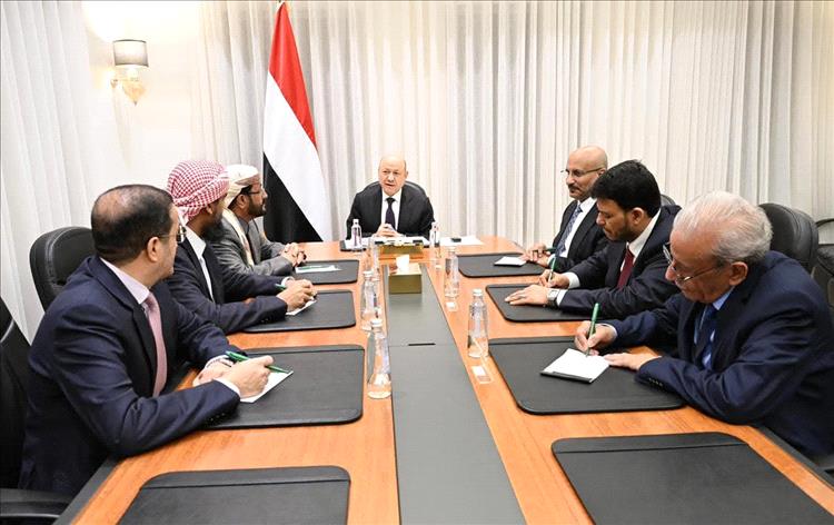 مجلس القيادة الرئاسي يقر عدداً من الإجراءات لإدارة أولويات المرحلة وتطبيع الأوضاع في المحافظات المحررة