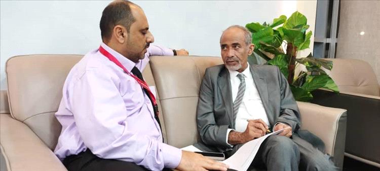 الشيخ عزام الصبيحي يهنئ الفريق الركن محمود الصبيحي بتعيينه عضواً في مجلس القيادة الرئاسي