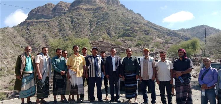 السلطة المحلية بردفان ومشروع الأشغال العامة يسلمان مشروع رصف طريق الرحيبة