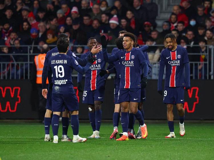 باريس سان جيرمان يتصدر الدوري الفرنسي مؤقتاً بفوزه بثلاثية على ليل