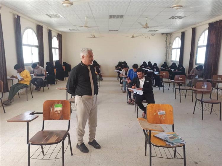 كلية يافع الجامعية بجامعة لحج تدشن امتحانات الفصل الدراسي الاول للعام 2025/2026م