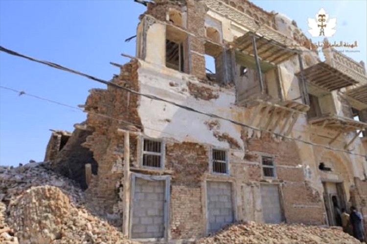 انهيار جزء من مبنى حكومي تاريخي في مدينة الحديدة