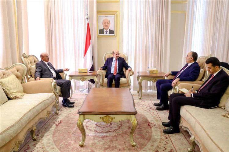 رئيس الوزراء شايع الزنداني يوجّه بصرف عاجل للرواتب المتأخرة بدعم سعودي جديد