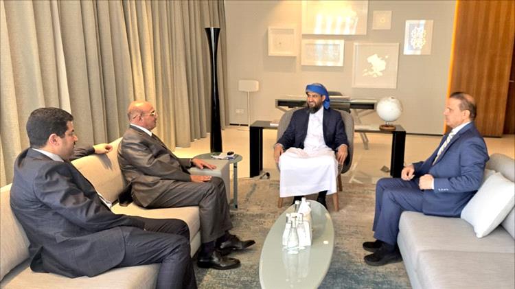 المحرّمي يناقش مع محافظ البنك المركزي مستجدات الأوضاع الاقتصادية واستقرار العملة