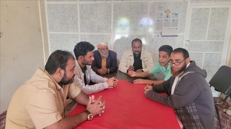 مدير عام مديرية قعطبة بكر الشاعري يلتقي " جمعية التكافل الإنساني" لبحث زيادة المساعدات الغذائية