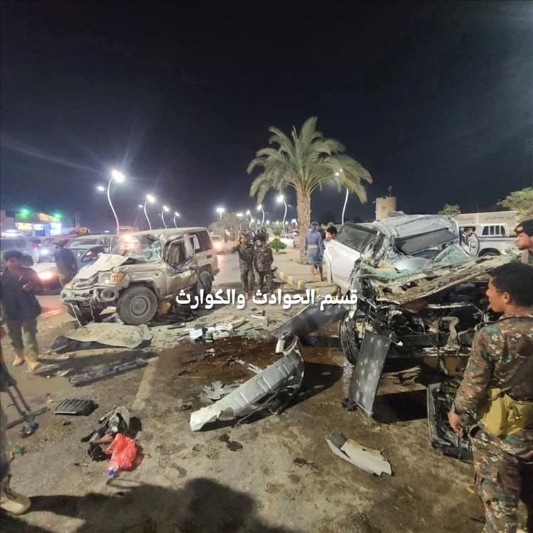 حادث مروري مروع أمام مقر الشرطة العسكرية في مأرب يخلف ضحايا وجرحى