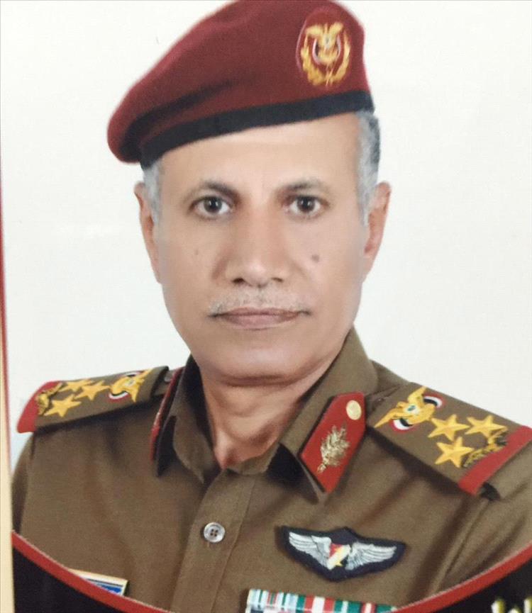 العميد ركن طيار محسن علي أحمد سويدان (الأمريكي) يُعزّي بوفاة الرئيس السابق علي سالم البيض