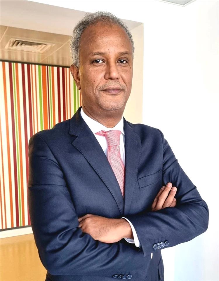 وديع منصور: إخراج المعسكرات من عدن إجراء ناقص دون تغيير وضعها كعاصمة سياسية واقتصادية