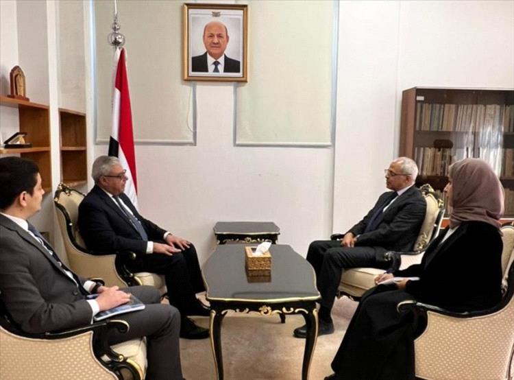 نائب وزير الخارجية يبحث مع السفير المصري العلاقات الثنائية وآفاق التعاون المشترك