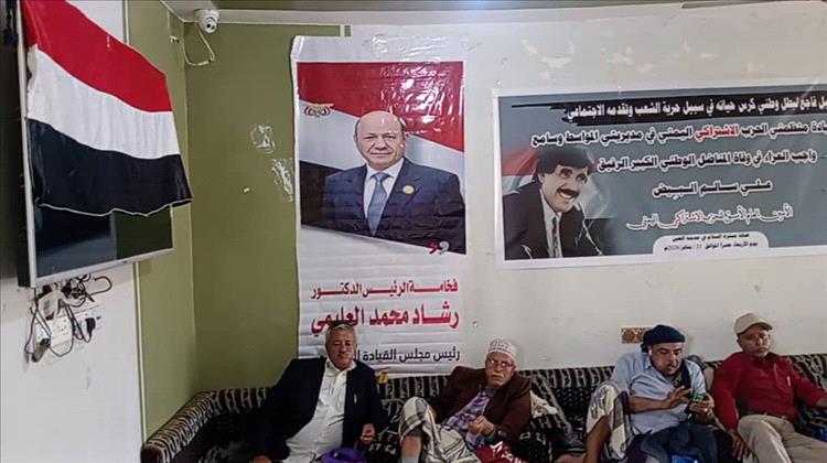 تعز: مديريات "المواسط وسامع والصلو" تقيم مجلس عزاء للمناضل الراحل علي سالم البيض