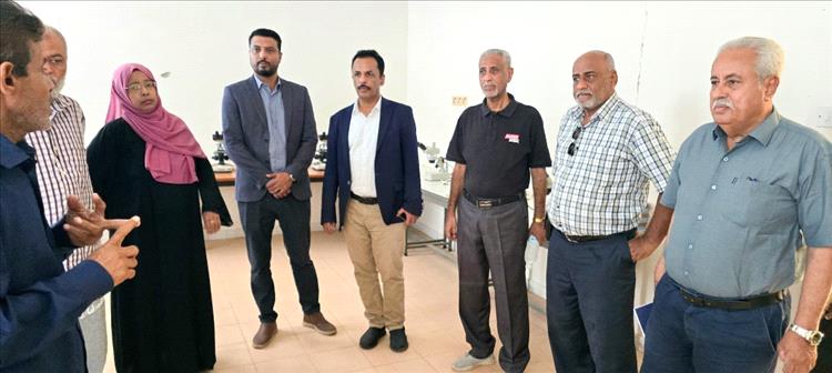 الوكيل غازي لحمر يطلع على سير العمل في الهيئة العامة لأبحاث علوم البحار والأحياء المائية