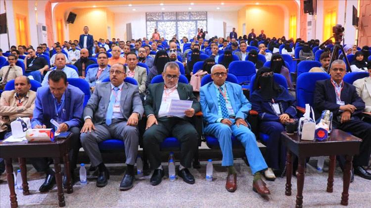 هيئة مستشفى الثورة بالحديدة تنظم يوم علمي للقسطرة وأمراض وجراحة القلب