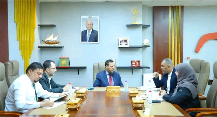 محافظ عدن يؤكد استمرار دعم المعلمين ووضع التعليم على رأس أولويات السلطة المحلية