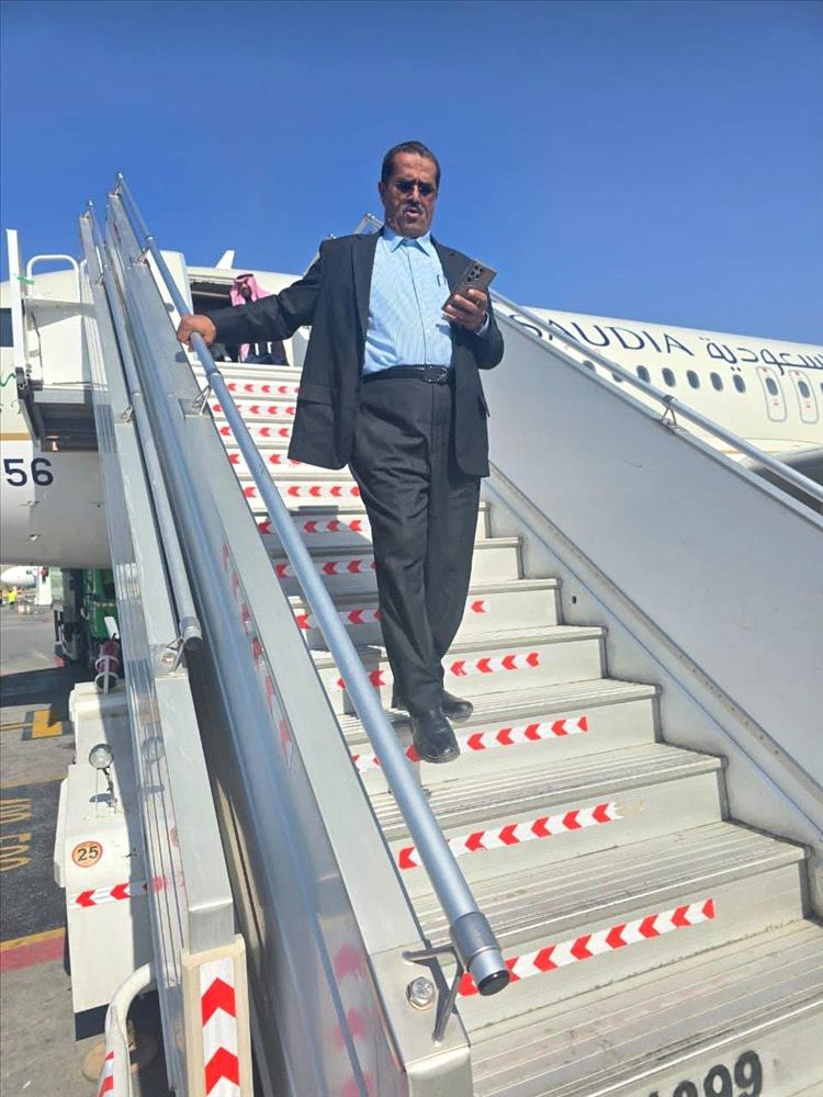 وصول قائد قوات دفاع شبوة إلى السعودية