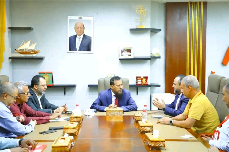 محافظ عدن يشكّل لجنة لبحث إمكانية عودة نشاط شركة «يو» للاتصالات
