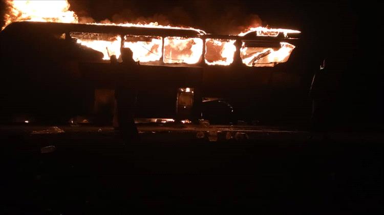 احتراق حافلة ركاب في أبين دون إصابات بشرية