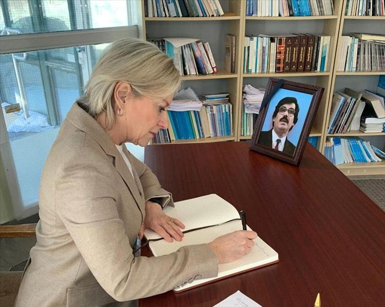 السفارة اليمنية في كندا تستقبل المعزّين بوفاة المناضل الكبير علي سالم البيض