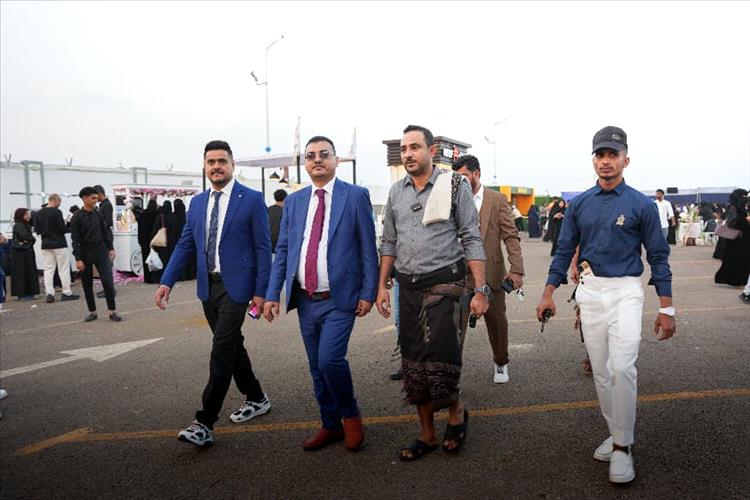 مدير عام الإدارة العامة لنظم المدفوعات بالبنك المركزي يتفقد معرض “سوق من غير كاش” ويقر تمديد فعالياته يومًا إضافيًا